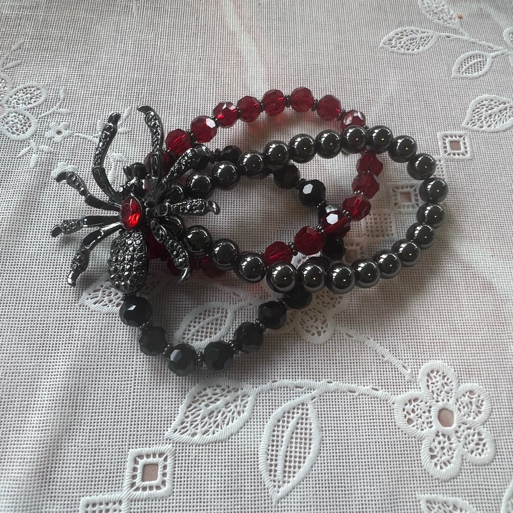Wicked Spider Charm Beaded Bracelet! Gorgeous red, black, silver!